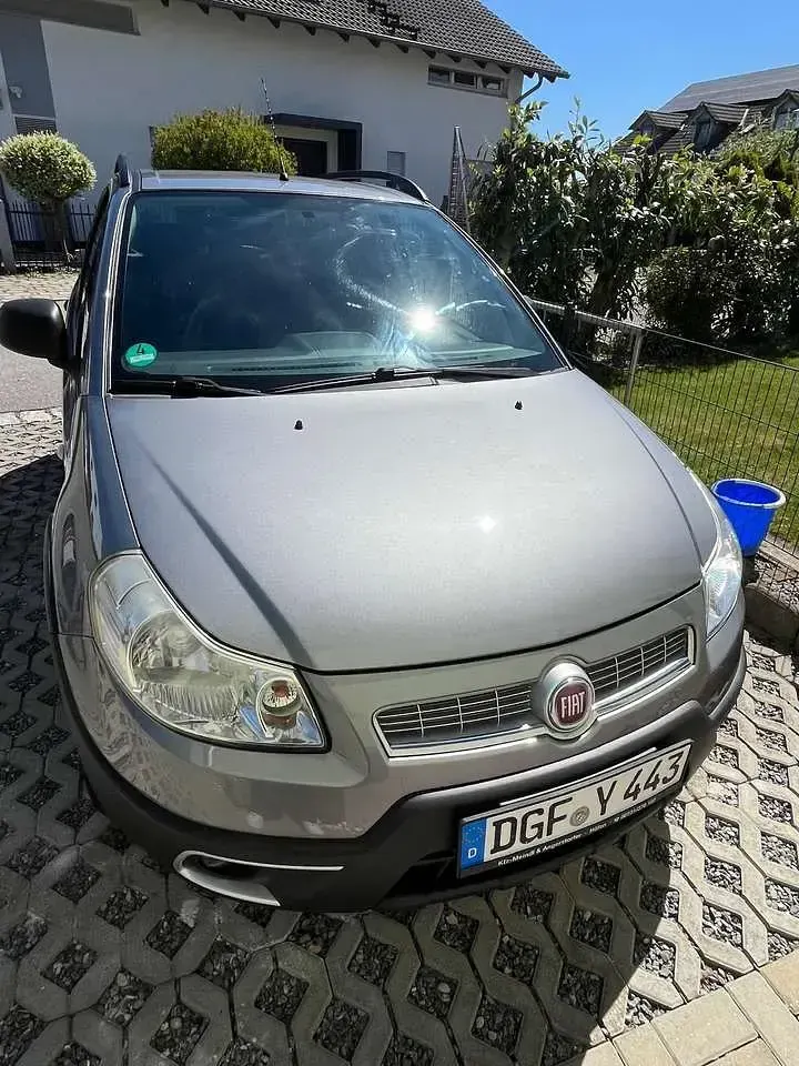Gebraucht Fiat Sedici Emotion 120 PS (88 kW) 2011 Grau SUV