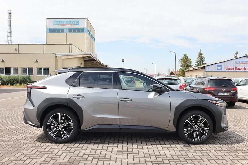 Gebraucht Toyota bZ4X Basis 160 kW (218 PS) 2022 Silber SUV