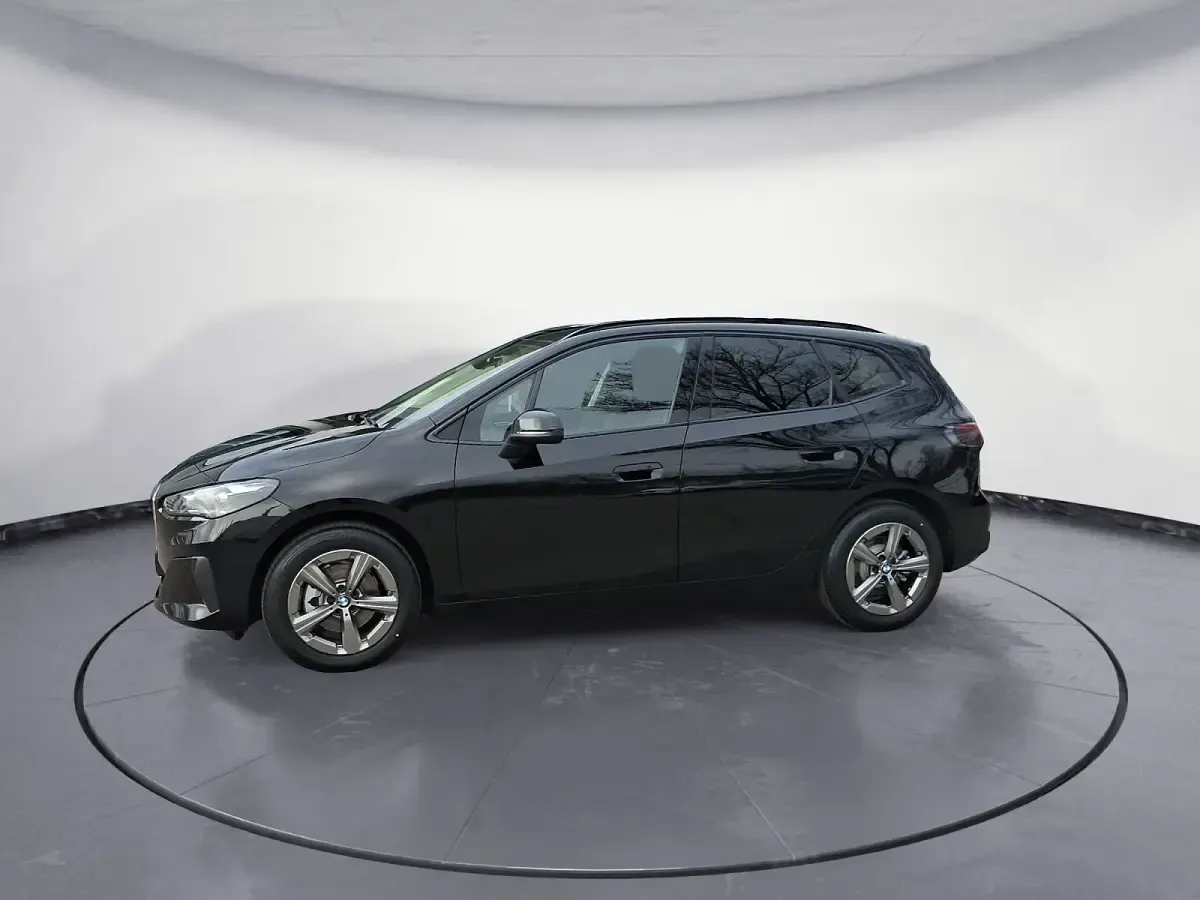 Nowe BMW 220 Active Tourer 170 KM (125 kW) 2026 Czarny Minivan