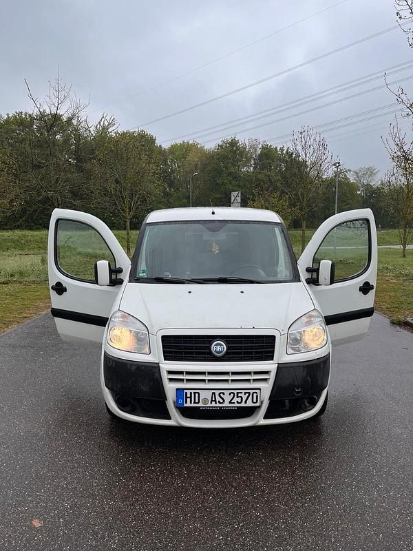 Weiß Gebraucht 2009 Fiat Doblò Van / Kleinbus | 1.450 € (Fairer Preis) - Bild 1/4