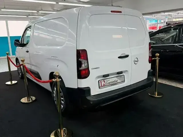 Gebraucht Opel Combo Edition 131 PS (96 kW) 2019 Weiß Van / Kleinbus