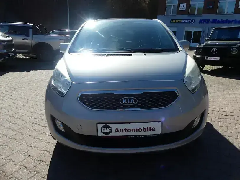 Gebraucht Kia Venga 125 PS (91 kW) 2011 Grau Kleinwagen