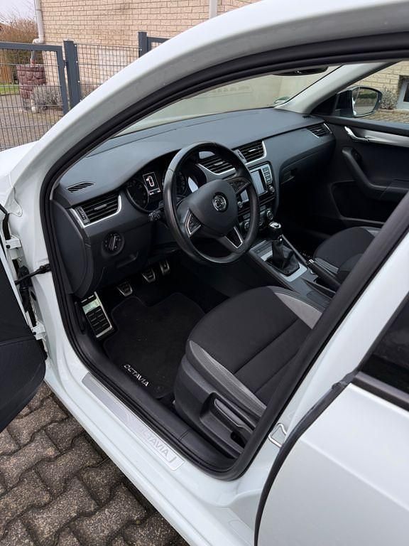 Gebraucht Skoda Octavia Joy 179 PS (131 kW) 2017 Weiß Kombi