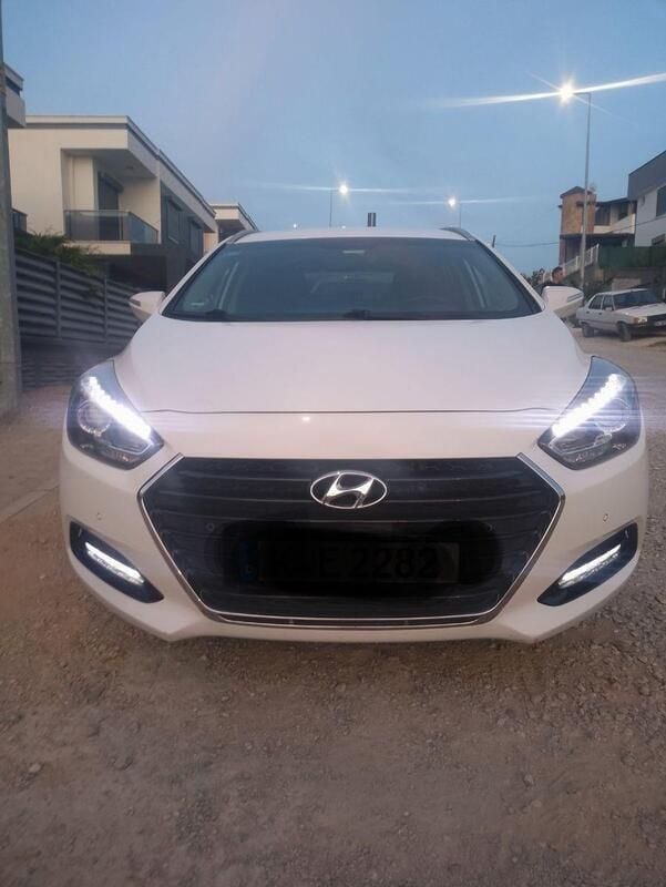 Weiß Gebraucht 2015 Hyundai i40 Trend Kombi | 9.850 € (Fairer Preis) - Bild 1/4