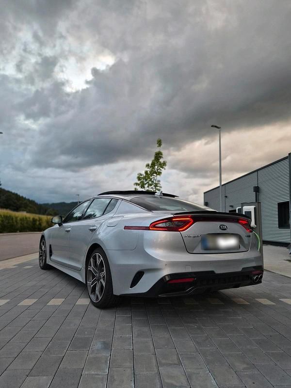 Gebraucht Kia Stinger GT-Line 200 PS (147 kW) 2019 Silber Kleinwagen