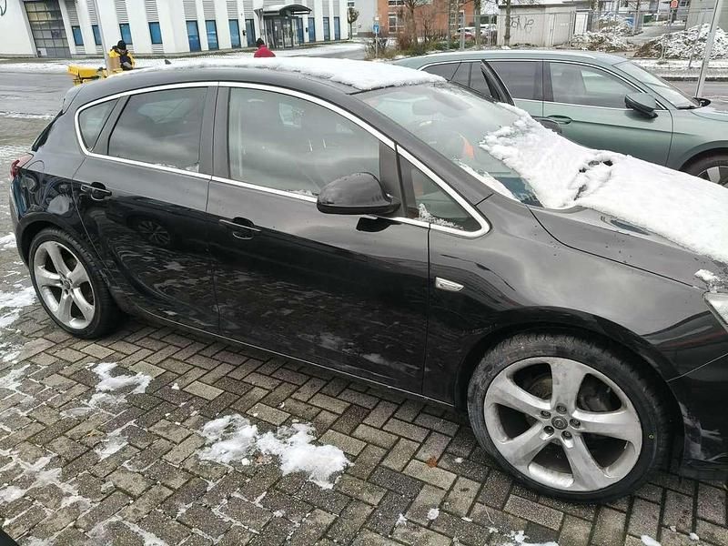 Gebraucht Opel Astra Design Edition 120 PS (88 kW) 2011 Limousine