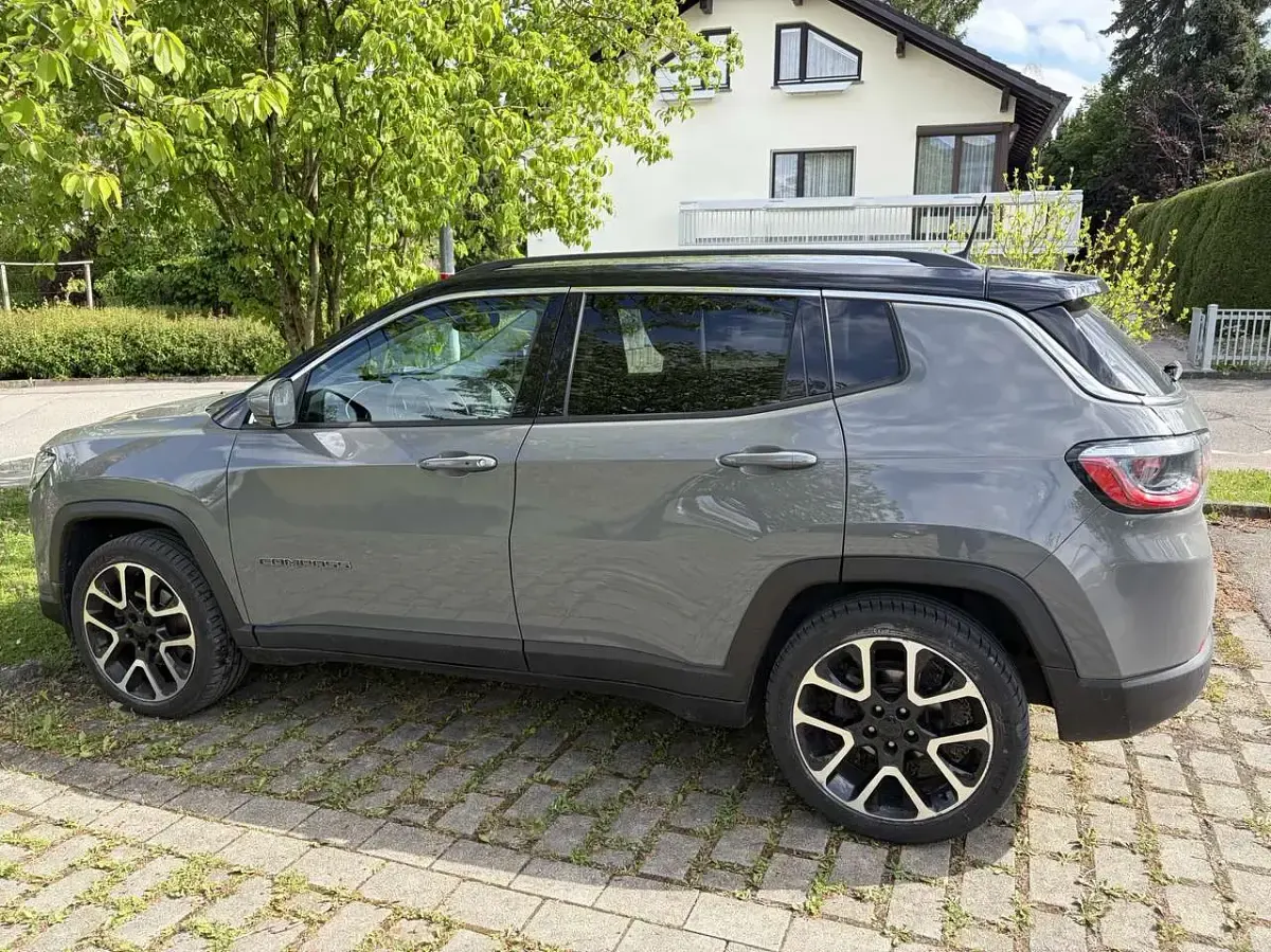 Usado Jeep Compass Limited 150 HP (110 kW) 2021 Cinzento SUV
