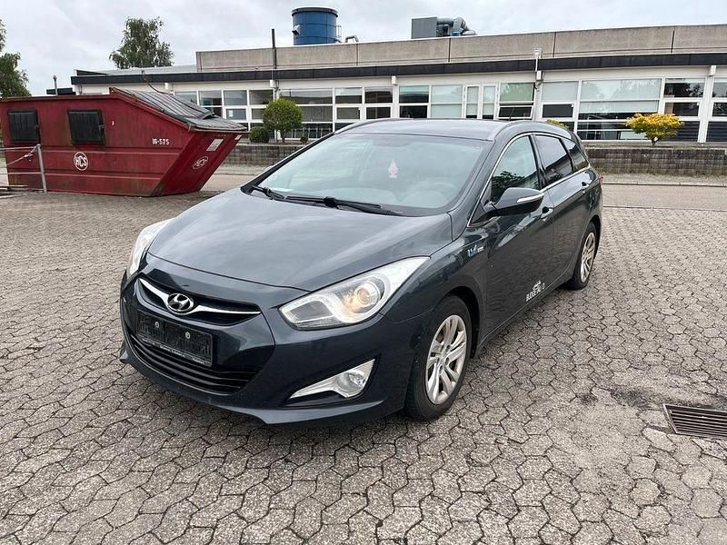 Schwarz Gebraucht 2011 Hyundai i40 Comfort Kombi | 2.500 € (Teuer) - Bild 1/4