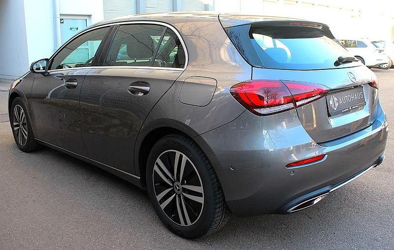 Gebraucht Mercedes A200 Urban 163 PS (119 kW) 2021 Grau Limousine