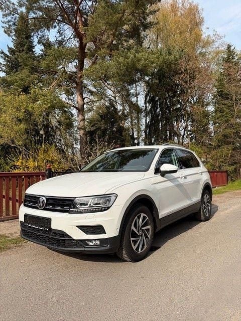 Second-hand VW Tiguan Sound 179 CP (131 kW) 2017 Alb SUV