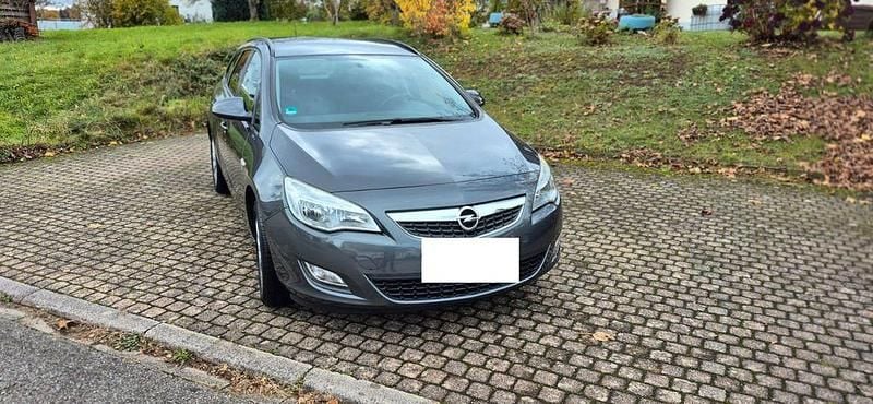 Gebraucht Opel Astra 140 PS (102 kW) 2012 Grau Kombi