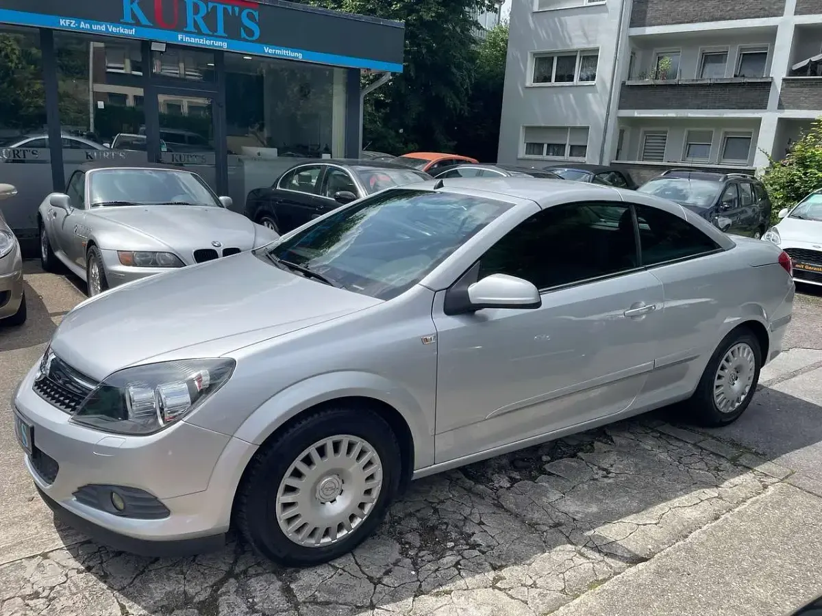 Gebraucht Opel Astra Edition 105 PS (77 kW) 2008 Starsilber iii m2 Cabrio
