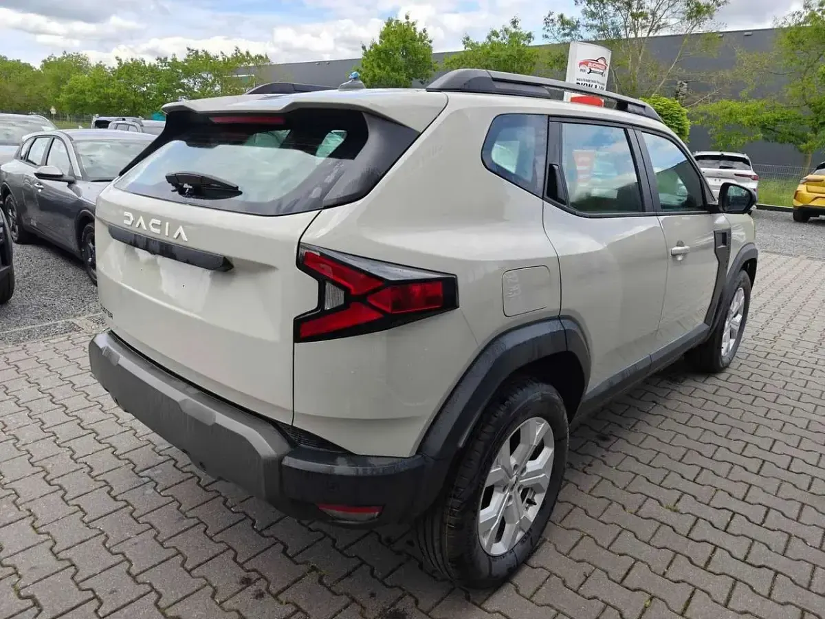 Neu Dacia Duster 120 PS (88 kW) 2026 Beige SUV