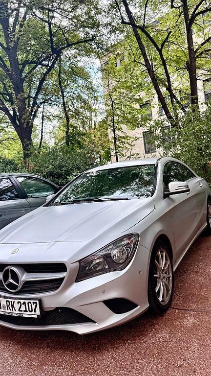 Grau Gebraucht 2013 Mercedes CLA220 Urban Limousine | 12.000 € (Fairer Preis) - Bild 1/4