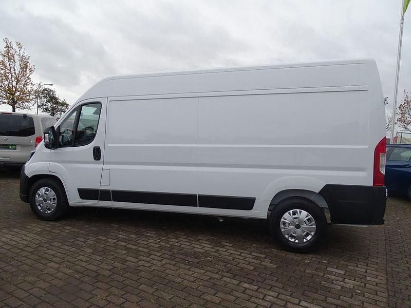 Gebraucht Opel Movano 140 PS (102 kW) 2024 Cassablanca weiss Van