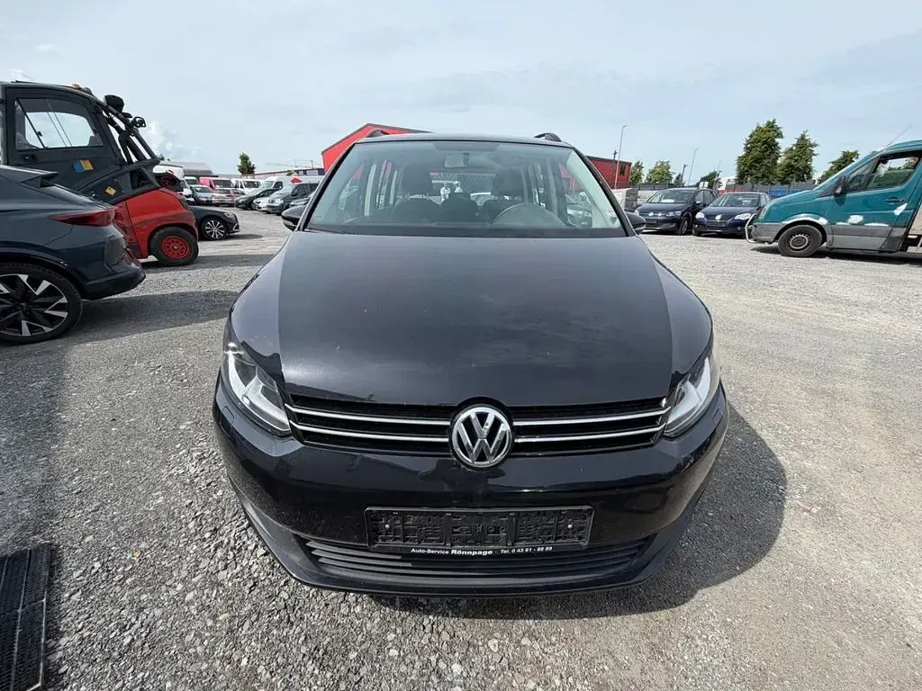 Gebraucht VW Touran Trendline 105 PS (77 kW) 2015 Schwarz Van / Kleinbus