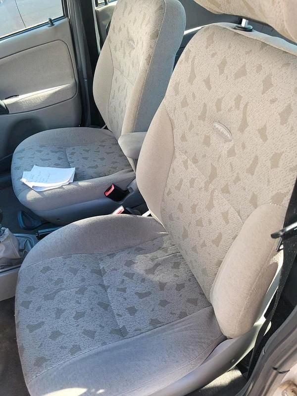 Gebraucht Lada Kalina 90 PS (66 kW) 2009 Silber Kleinwagen