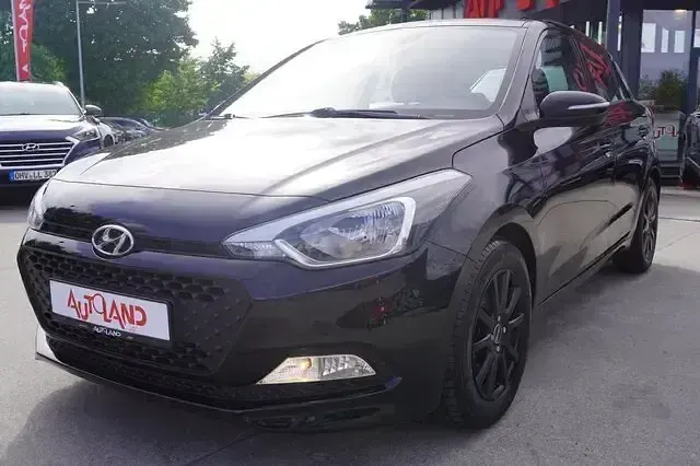 Gebraucht Hyundai i20 Trend 84 PS (61 kW) 2018 Schwarz Limousine