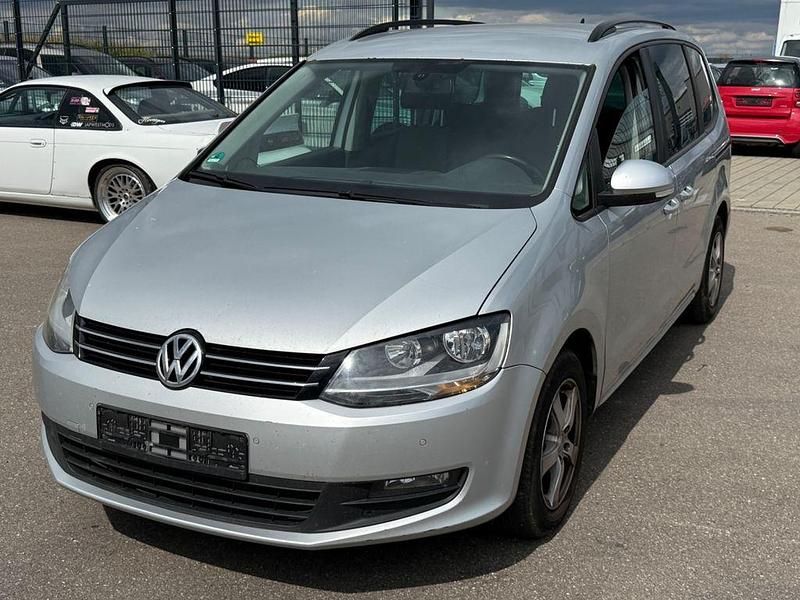 Silber Gebraucht 2011 VW Sharan Trendline Van / Kleinbus | 4.750 € - Bild 1/4