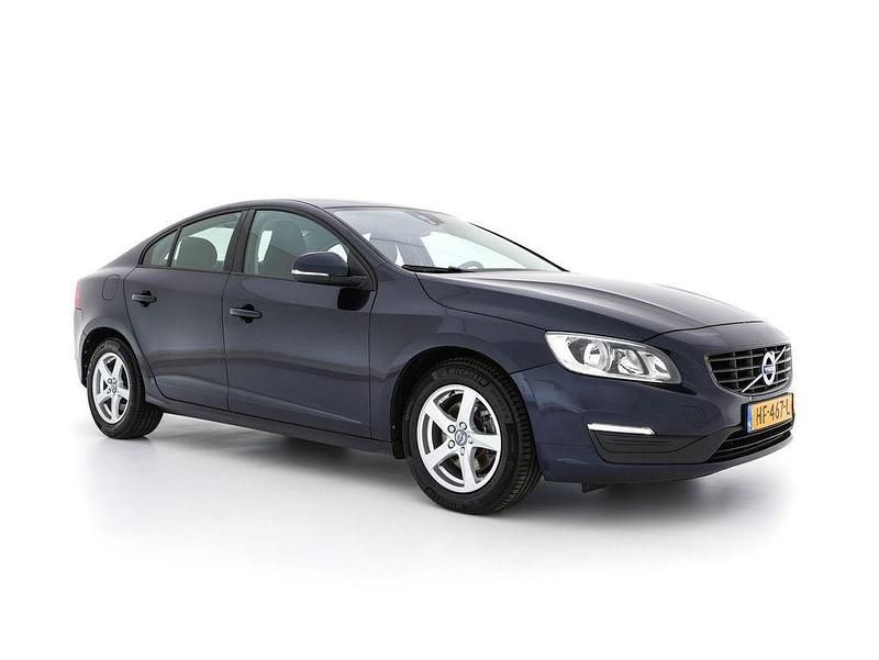Blau Gebraucht 2015 Volvo S60 Business Edition Limousine | 7.945 € (Teuer) - Bild 1/4