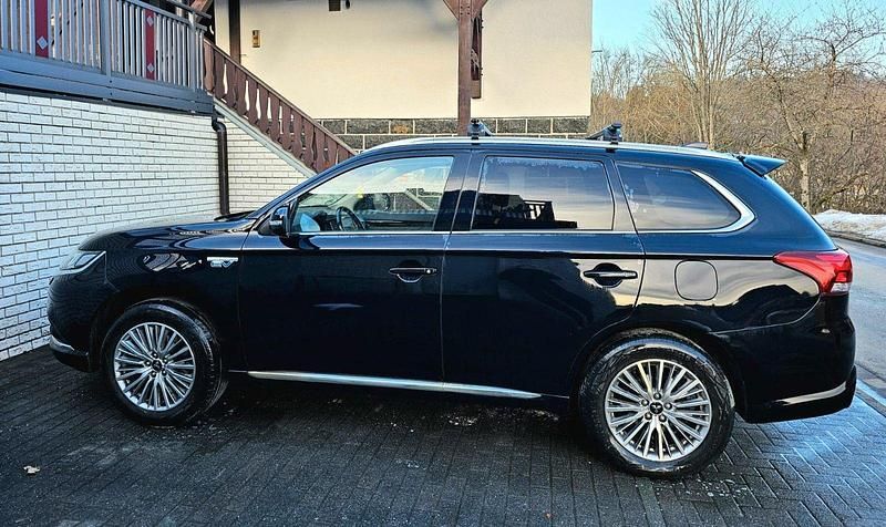 Gebraucht Mitsubishi Outlander P-HEV 231 PS (169 kW) 2019 Schwarz SUV