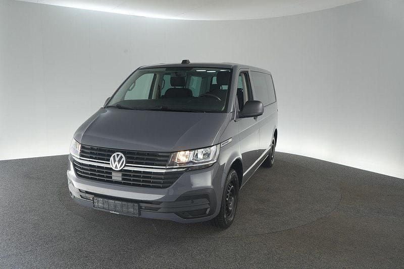 Gebraucht VW Multivan Family 150 PS (110 kW) 2021 Grau Van