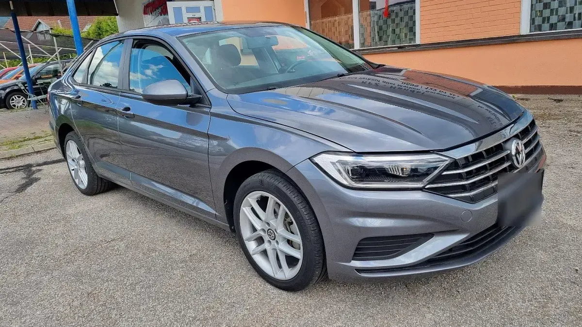 Gebraucht VW Jetta 150 PS (110 kW) 2019 Grau Limousine
