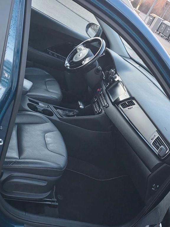 Gebraucht Kia Niro Spirit 141 PS (103 kW) 2017 Blau SUV