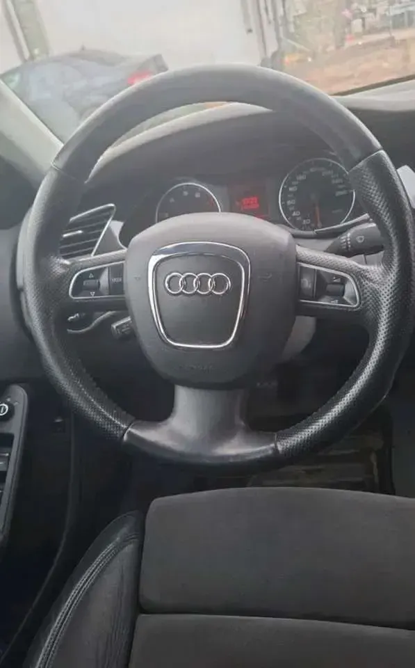Używany Audi A4 Attraction 179 KM (131 kW) 2011 Szary Sedan/Limuzyna