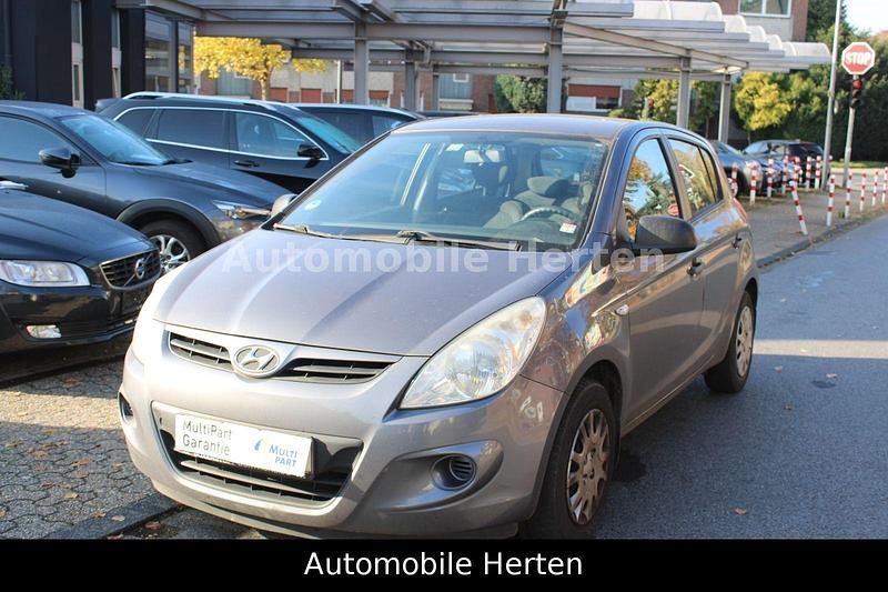 Grau Gebraucht 2011 Hyundai i20 Kleinwagen | 1.990 € - Bild 1/4