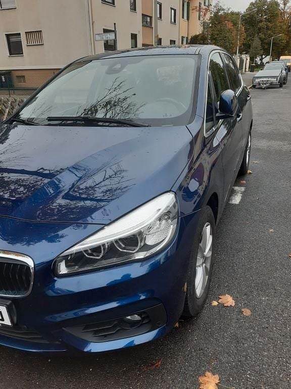 Blau Gebraucht 2016 BMW 218 Active Tourer Advantage Van / Kleinbus | 12.800 € (Superpreis) - Bild 1/4