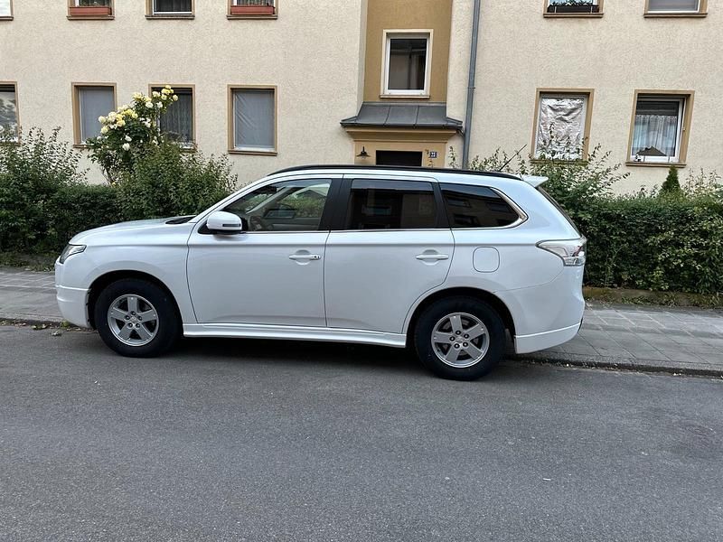 Gebraucht Mitsubishi Outlander 150 PS (110 kW) 2013 Weiß SUV