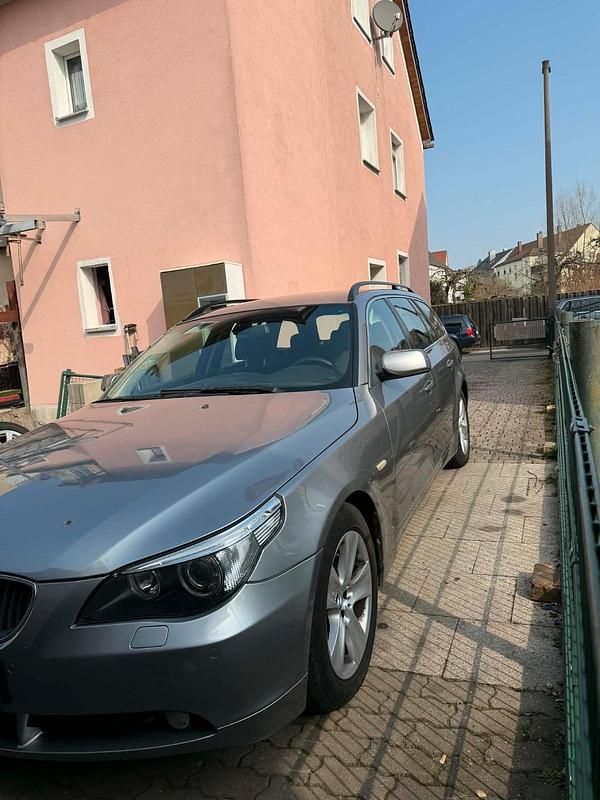 Gebraucht BMW 525 177 PS (130 kW) 2004 Grau Kombi
