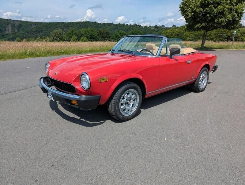 Rot Gebraucht 1982 Fiat 124 Cabrio | 24.000 € - Bild 1/4