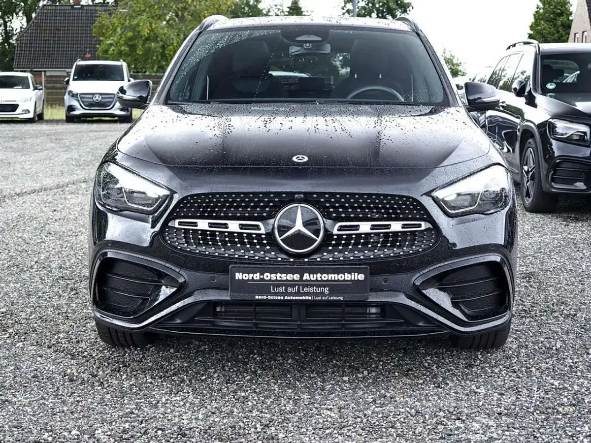 Gebraucht Mercedes GLA200 AMG 150 PS (110 kW) 2025 Metalliclack kosmosschwarz SUV