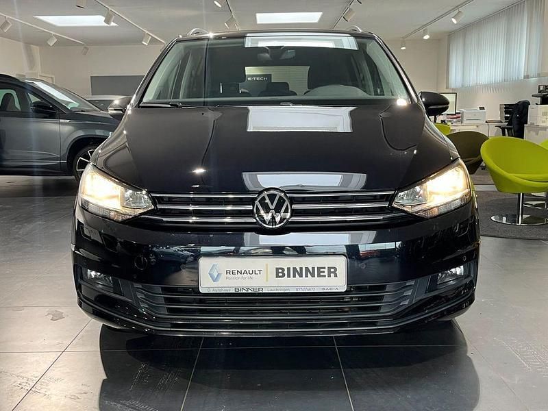 Gebraucht VW Touran Active 150 PS (110 kW) 2021 Schwarz Van / Kleinbus