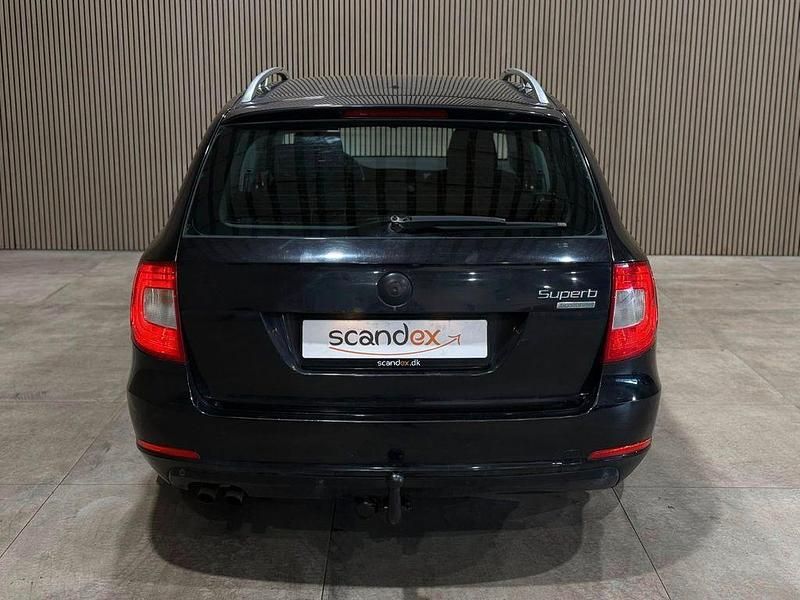 Gebraucht Skoda Superb 105 PS (77 kW) 2011 Schwarz Limousine