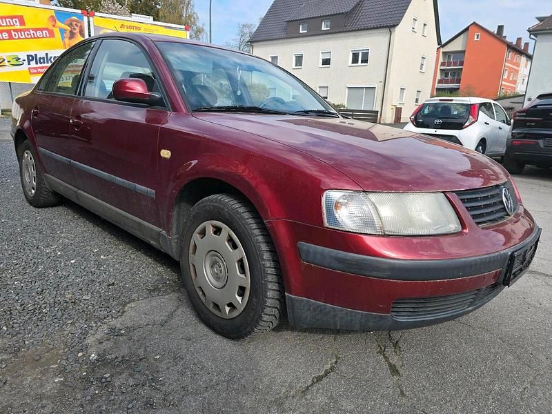 Second-hand VW Passat 125 CP (91 kW) 2000 Roșu Berlinǎ