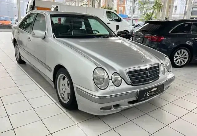 Gebraucht Mercedes E240 Elegance 170 PS (125 kW) 2001 Grau Limousine