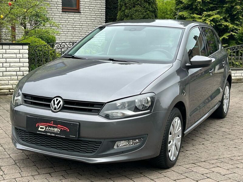 Grau Gebraucht 2011 VW Polo Team Limousine | 5.900 € (Fairer Preis) - Bild 1/4