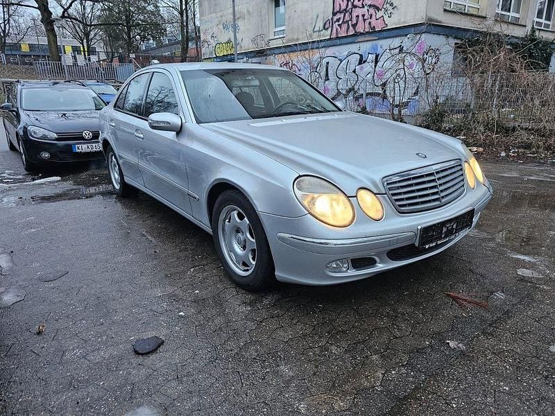 Gebraucht Mercedes E270 Avantgarde 177 PS (130 kW) 2004 Silber Limousine