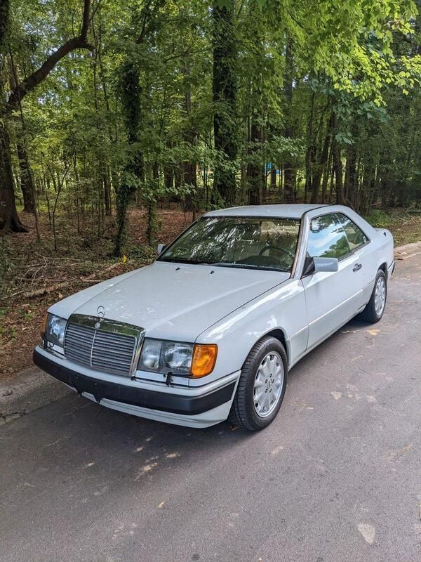 Weiß Gebraucht 1992 Mercedes E300 Coupé | 10.900 € - Bild 1/4