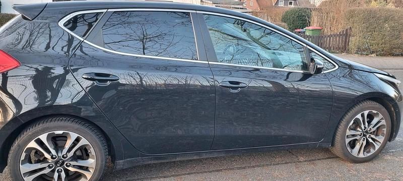 Gebraucht Kia Ceed 128 PS (94 kW) 2015 Schwarz Kleinwagen