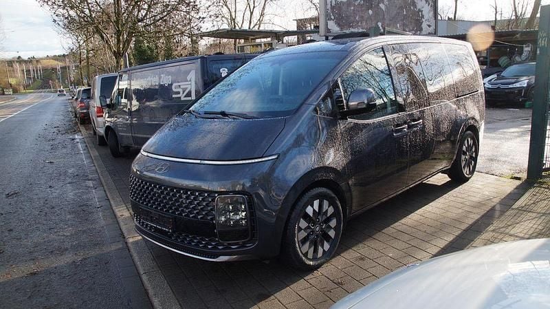 Gebraucht Hyundai Staria Signature 177 PS (130 kW) 2022 Schwarz Van / Kleinbus