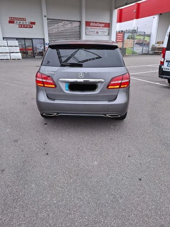Gebraucht Mercedes B200 136 PS (100 kW) 2016 Grau Van / Kleinbus