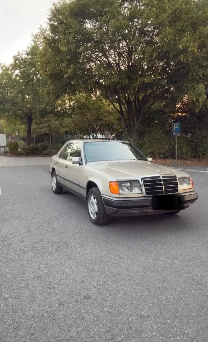 Gebraucht Mercedes 300 188 PS (138 kW) 1987 Beige Limousine