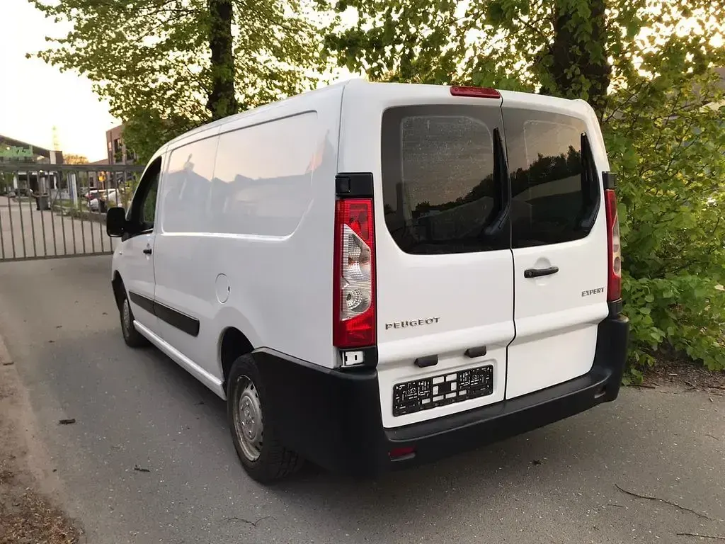 Gebraucht Peugeot Expert Avantage 128 PS (94 kW) 2014 Weiß Van