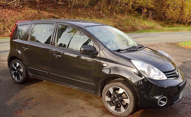 Schwarz Gebraucht 2012 Nissan Note I-Way Van / Kleinbus | 6.790 € (Fairer Preis) - Bild 1/4