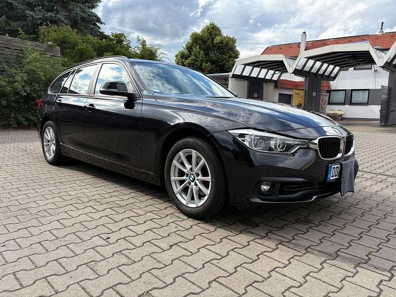 Schwarz Gebraucht 2018 BMW 318 Advantage Kombi | 18.800 € (Etwas zu teuer) - Bild 1/4