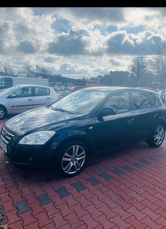 Gebraucht Kia Ceed 109 PS (80 kW) 2008 Schwarz Kleinwagen